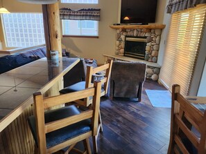 Dining - Spacious friends and family retreat near Breckenridge, Keystone and Copper. (Dillon)