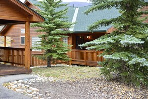 Exterior - Spacious friends and family retreat near Breckenridge, Keystone and Copper. (Dillon)