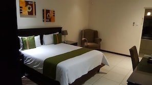 Desk, free WiFi - Emerald Hotel (Gaborone)