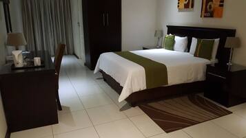Deluxe Room | Desk, free WiFi