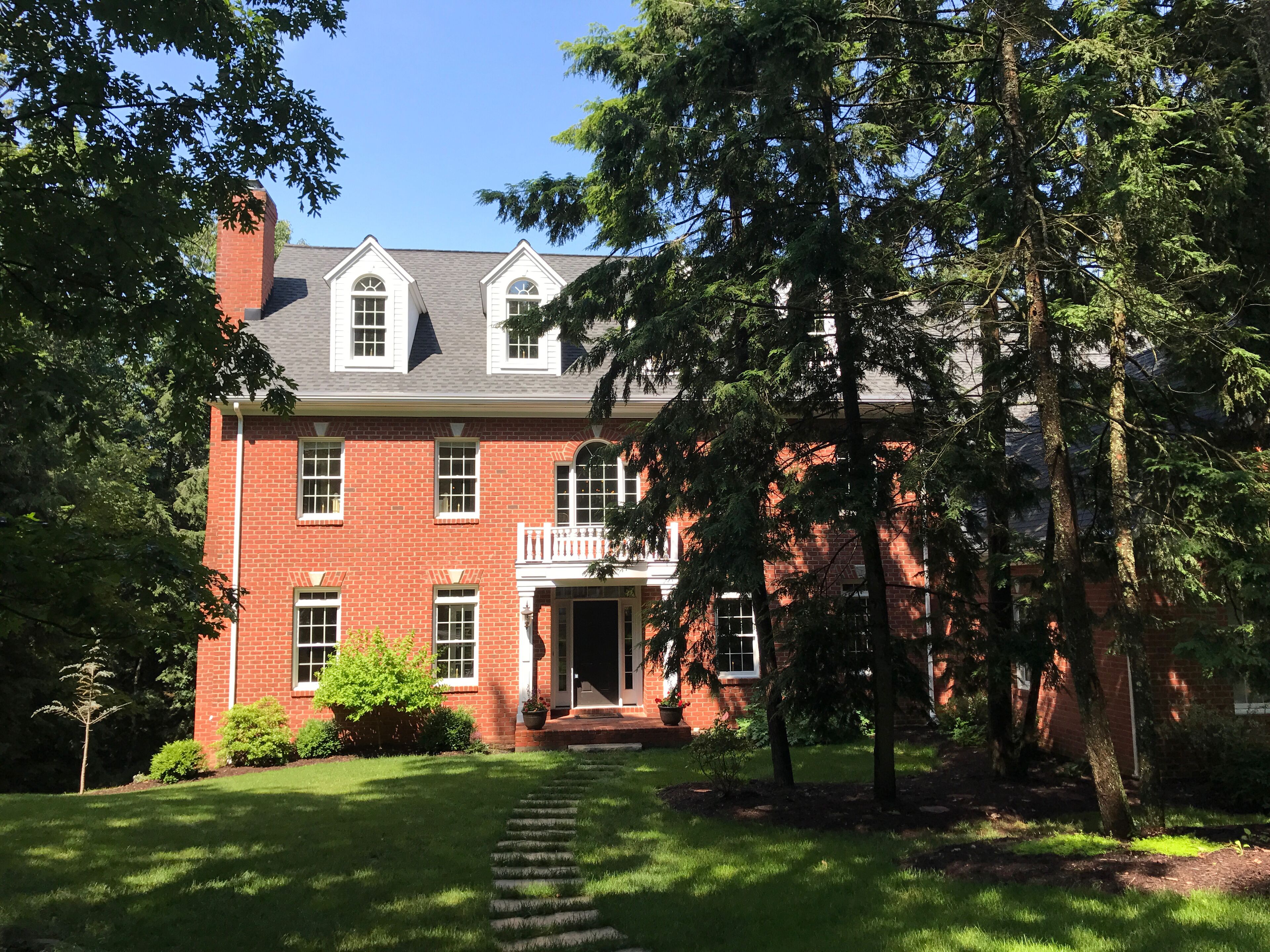 Gorgeous Colonial Home!  Great for large family gatherings! Sleeps 25+