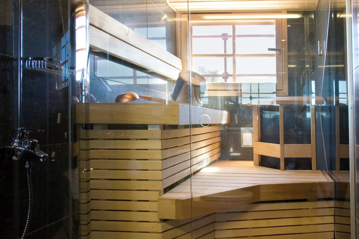 club suite, sauna, annex building | bathroom amenities | shower, free toiletries, hair dryer, towels