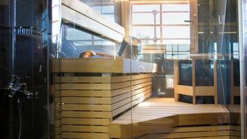 Club Suite, Sauna, Annex Building | Bathroom amenities | Shower, free toiletries, hair dryer, towels