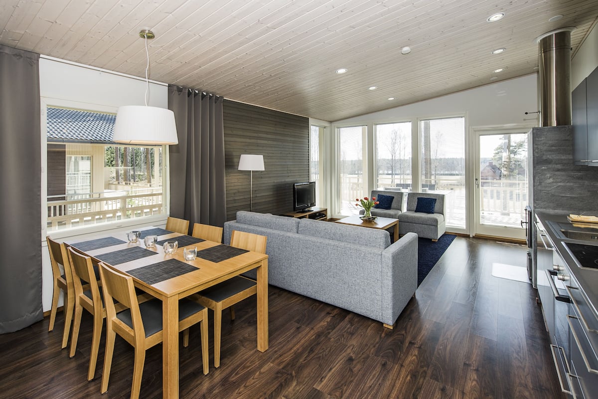 villa, sauna, annex building | individually decorated, individually furnished, iron/ironing board