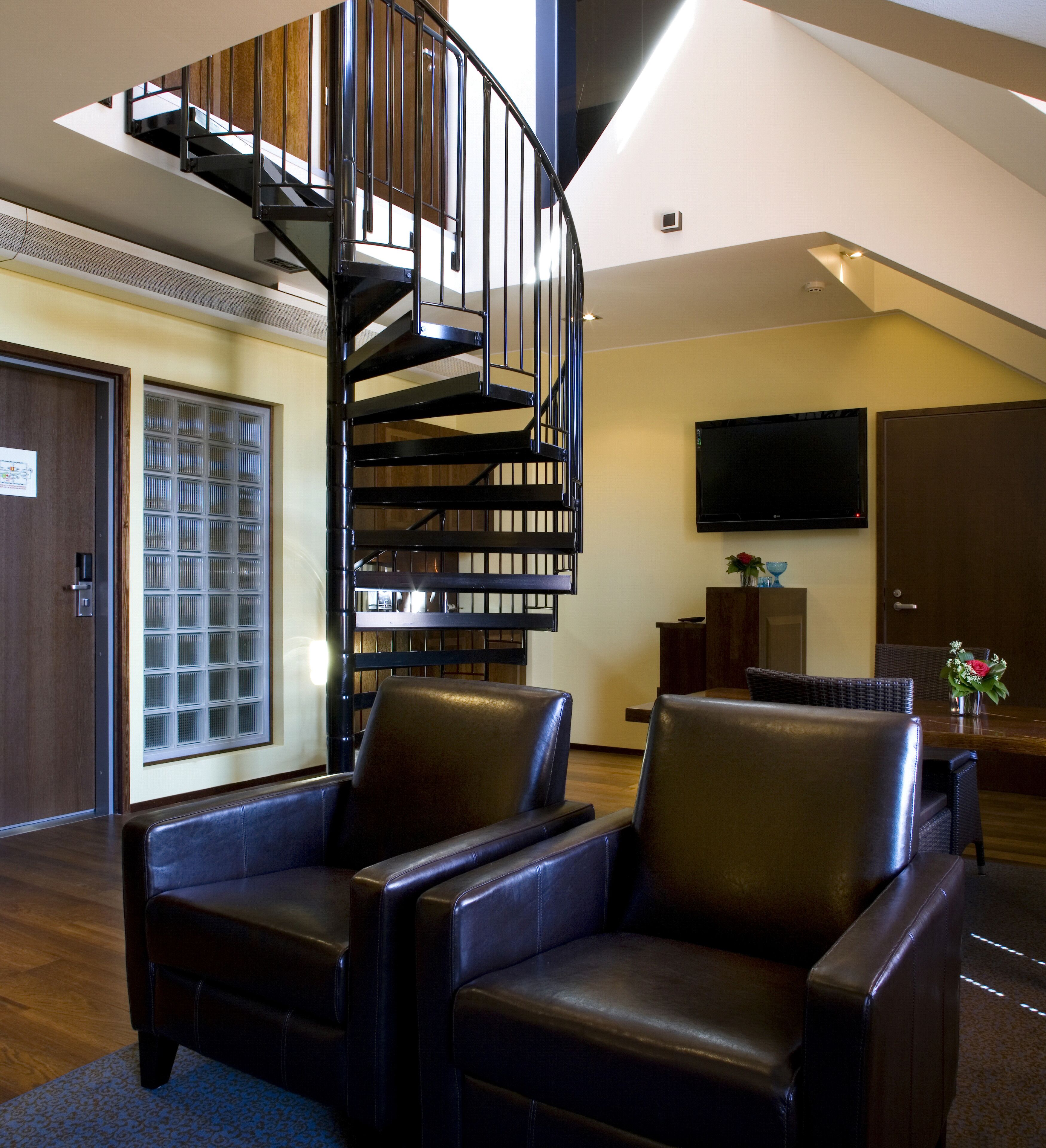 club suite, sauna, annex building | individually decorated, individually furnished, iron/ironing board