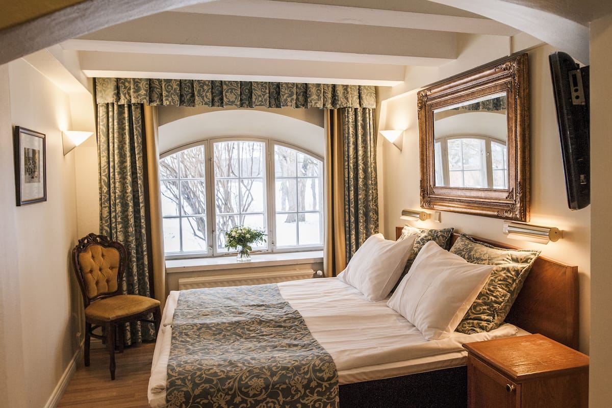 standard room | individually decorated, individually furnished, iron/ironing board