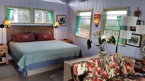 1 bedroom, free WiFi, bed sheets - Bungalow with spectacular ocean view from lanai and private hot tub (Ocean View)