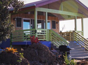 Exterior - Bungalow with spectacular ocean view from lanai and private hot tub (Ocean View)