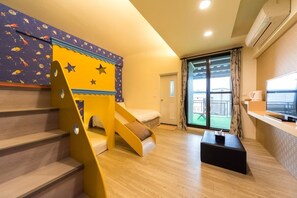 Quarto quádruplo família (Rocket) | Cortinas blackout, Wi-Fi de cortesia