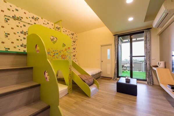 反斗奇兵親子房 | 遮光窗帘、免费 WiFi