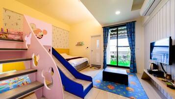 Family Quadruple Room (Micky) | Blackout drapes, free WiFi