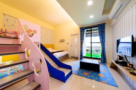 Family Quadruple Room (Micky) | Blackout drapes, free WiFi