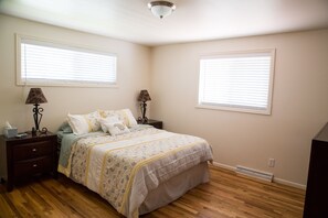 4 bedrooms, desk, iron/ironing board, free WiFi