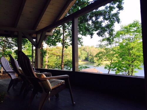 Peaceful and cozy! Murray Cove Cottage On Beautiful Lake Burton