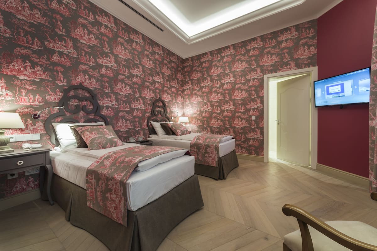 Superior Twin Room, Inner hotel space view | 1 bedroom, in-room safe, soundproofing, free WiFi