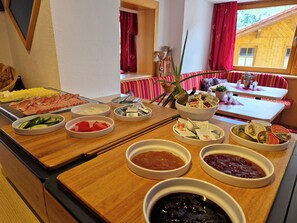 Daily buffet breakfast for a fee - Alpenpension Gastein (Bad Gastein)