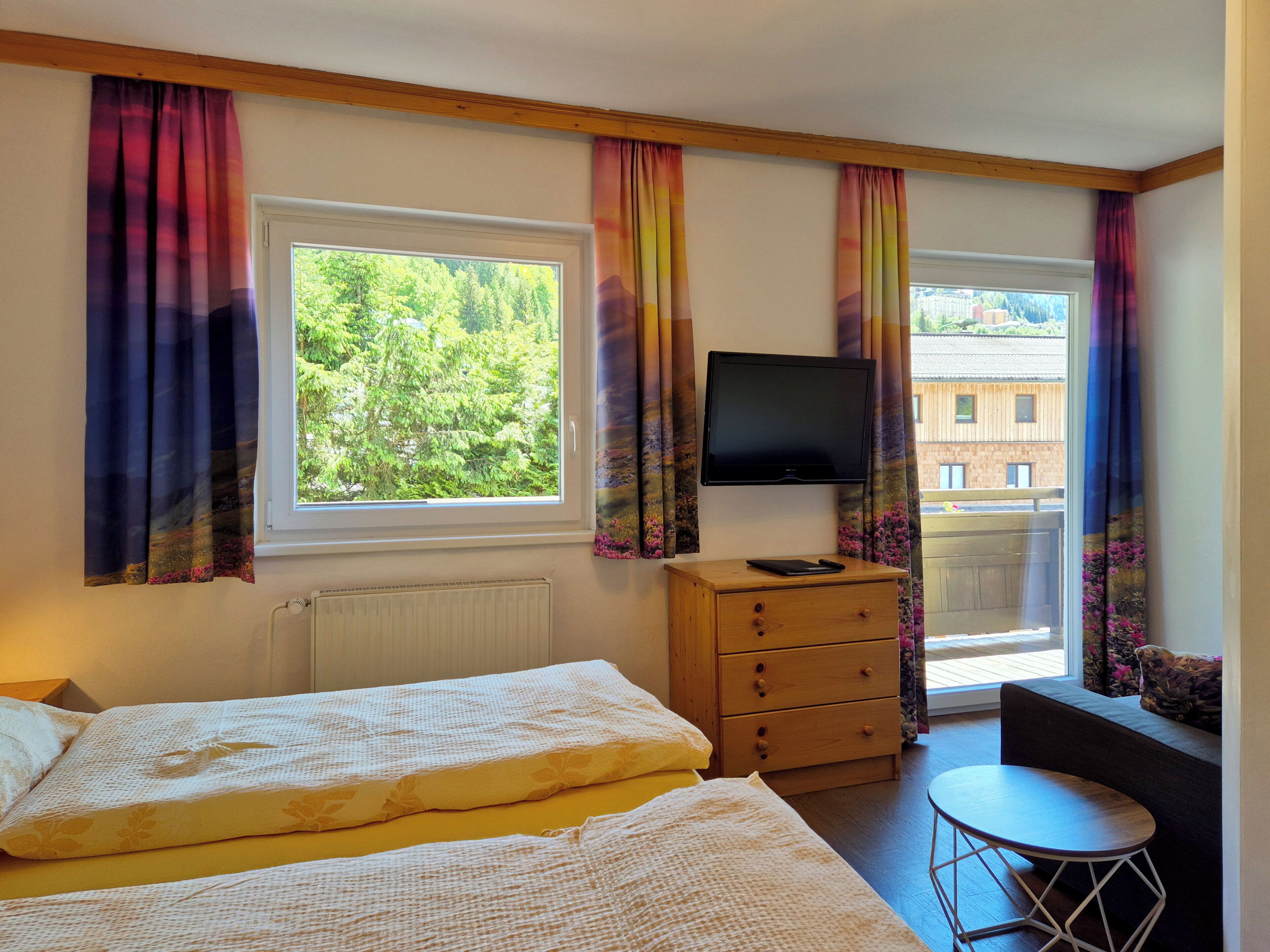 Doppelzimmer, Balkon, Bergblick