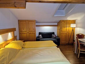 Family Room, 2 Bedrooms, Balcony