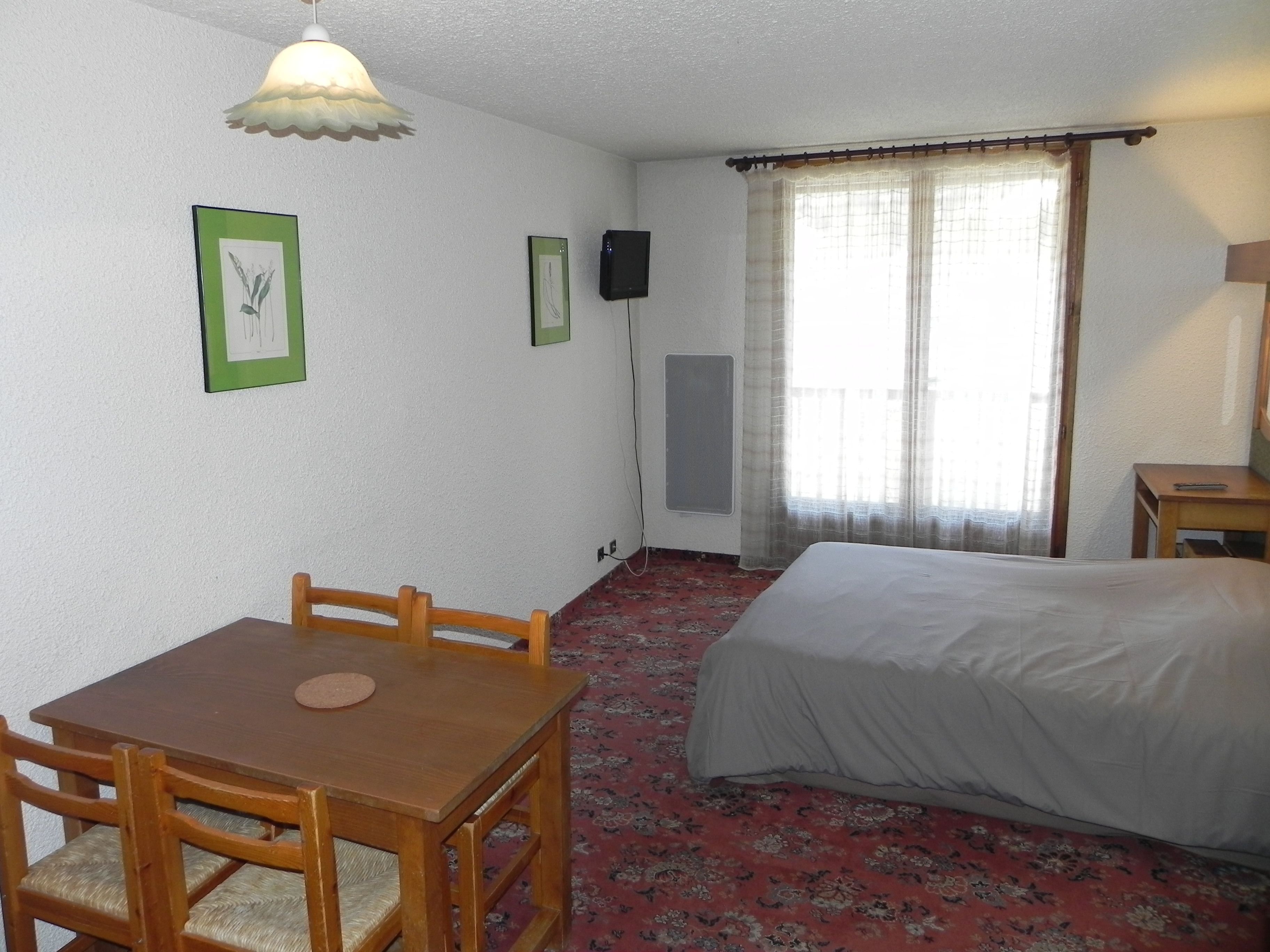 desk, iron/ironing board, cots/infant beds, free wifi