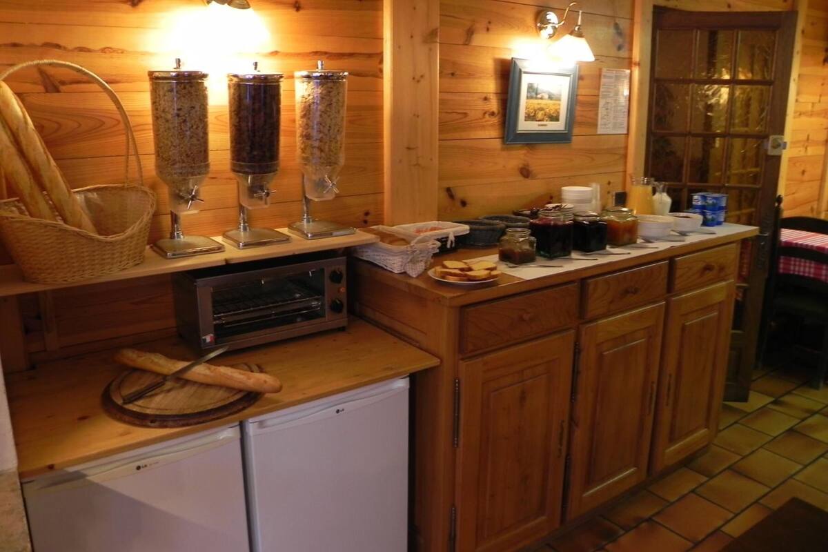 fridge, microwave, cookware/dishes/utensils