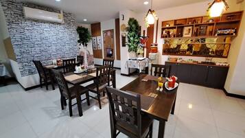 Daily local cuisine breakfast for a fee