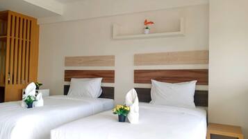 Habitación Deluxe con 2 camas individuales | 1 dormitorio, ropa de cama de alta calidad, cortinas opacas