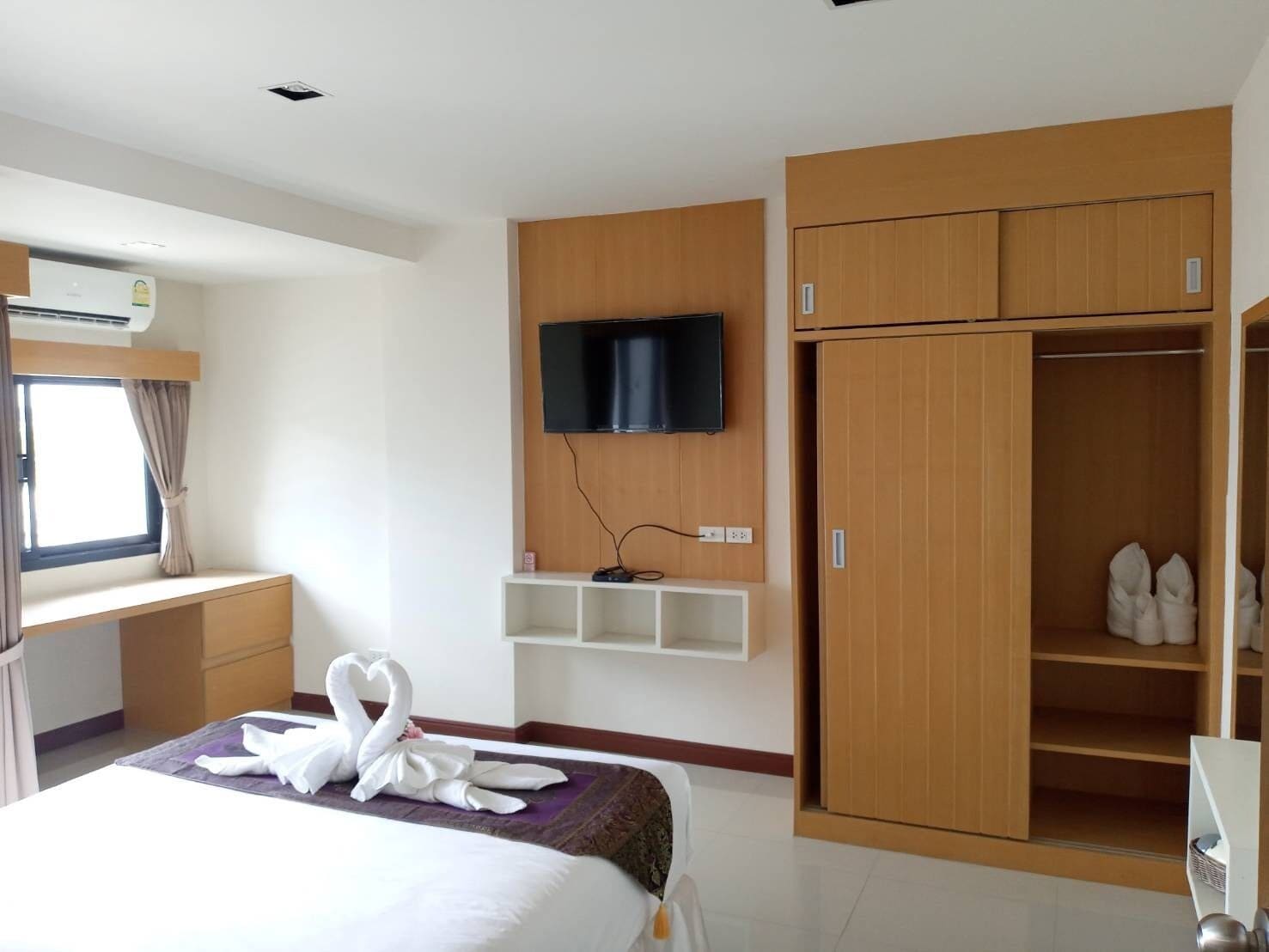 Premium bedding, blackout curtains, soundproofing, free WiFi