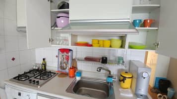 Family Duplex, 2 Bedrooms, Non Smoking | Private kitchen | Fridge, microwave, stovetop, electric kettle