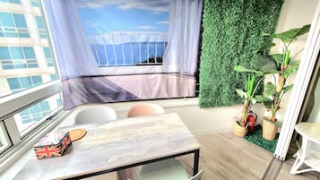 Royal Duplex, 2 Bedrooms, Lake View, Lakeside | In-room dining