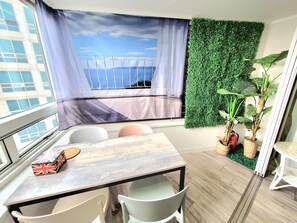 Appartement Duplex Royal, 2 chambres, vue lac, en bord de lac | Restauration dans la chambre