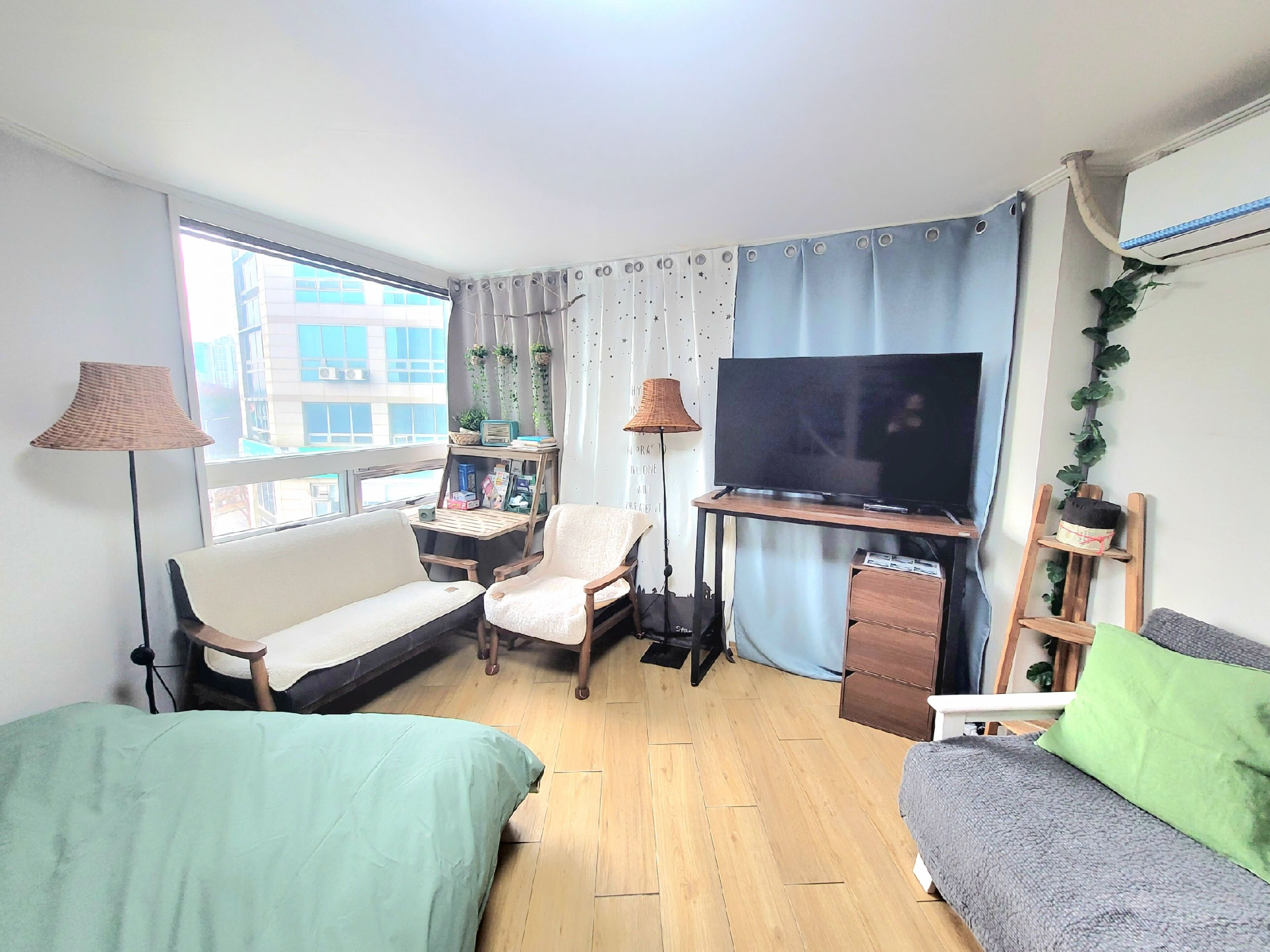 Premium-paritalo, 2 makuuhuonetta, lemmikit sallittu, järven rannalla | 1 makuuhuone, ylelliset vuodevaatteet, untuvapeitot