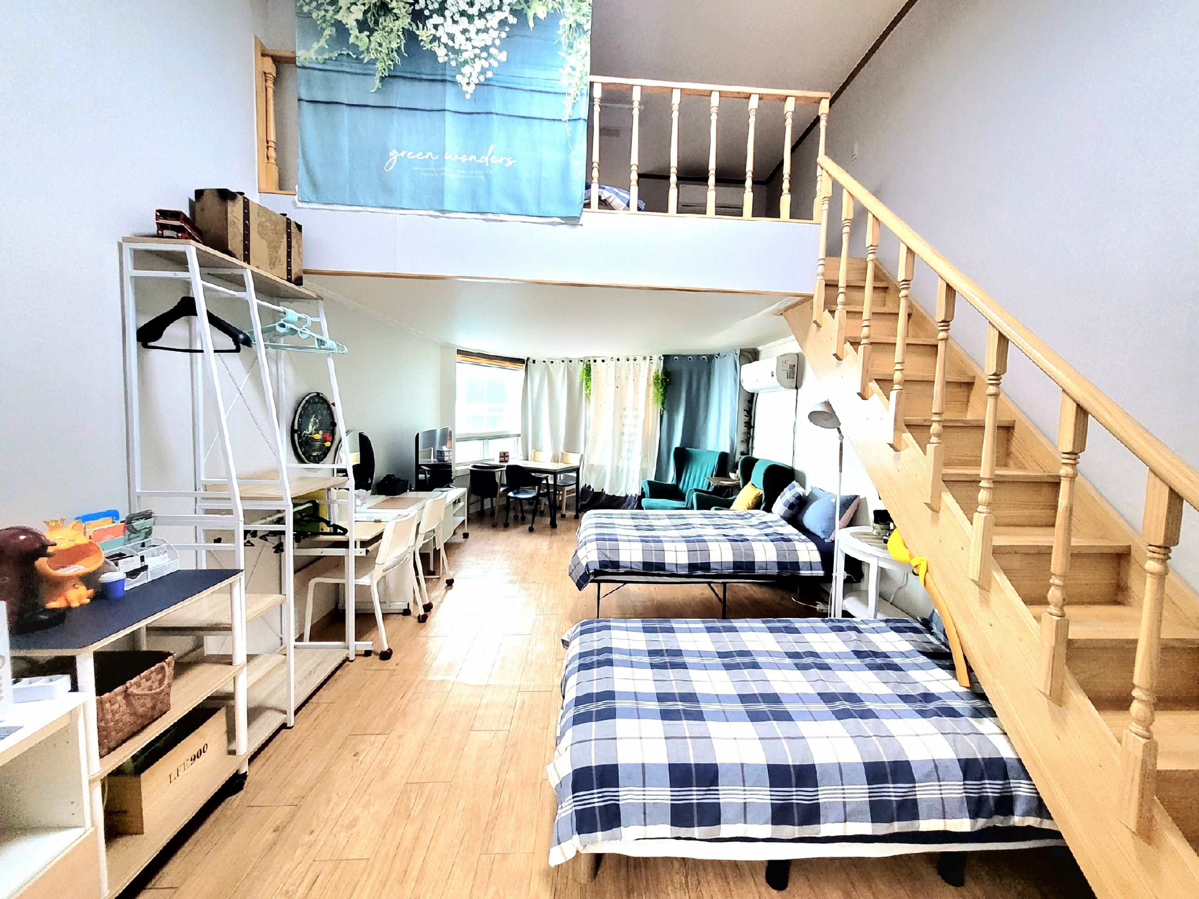 Duplex empresarial, 2 quartos, aceita animais de estimação, vista para o lago | 1 quarto, roupas de cama premium, edredons de pluma