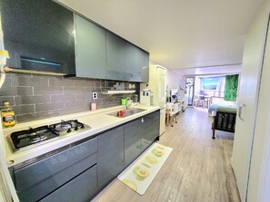 Royal Duplex, 2 Bedrooms, Lake View, Lakeside | Private kitchen | Fridge, microwave, rice cooker, cookware/dishes/utensils - Like U (Goyang)