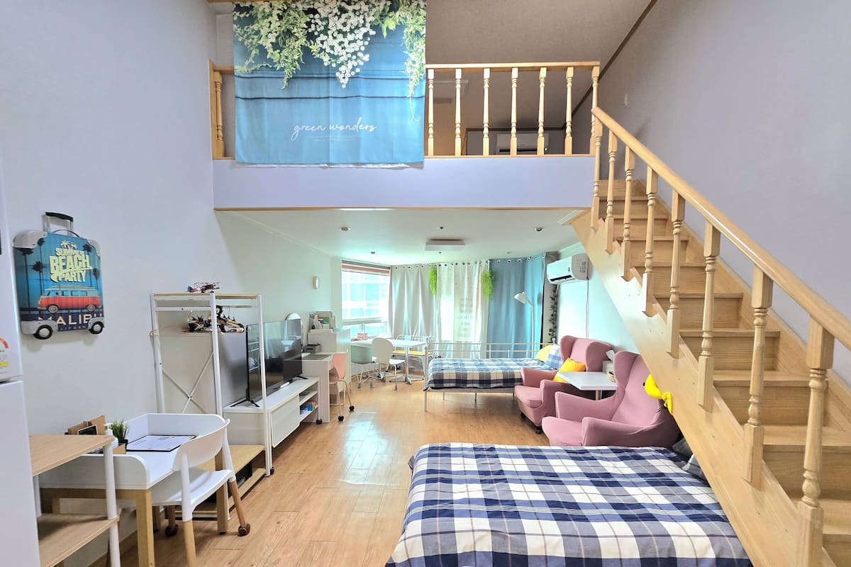 Business-Maisonette, 2 Schlafzimmer, Haustiere gestattet, Seeblick | 1 Schlafzimmer, hochwertige Bettwaren, Daunenbettdecken