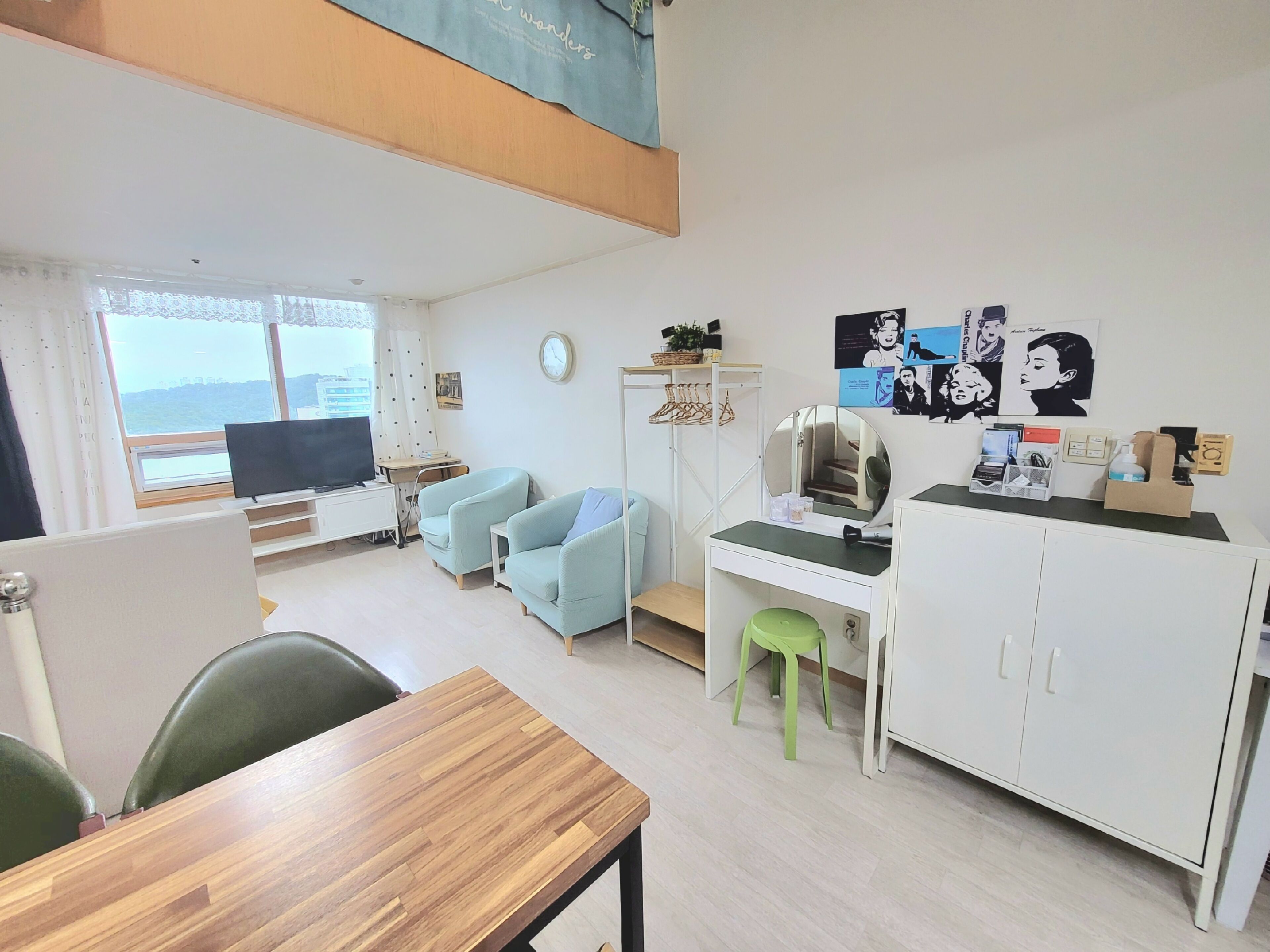 Televisión de pantalla plana, piso con calefacción