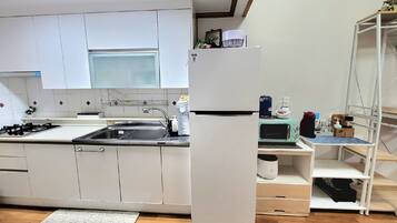 Fridge, microwave, rice cooker, cookware/dishes/utensils