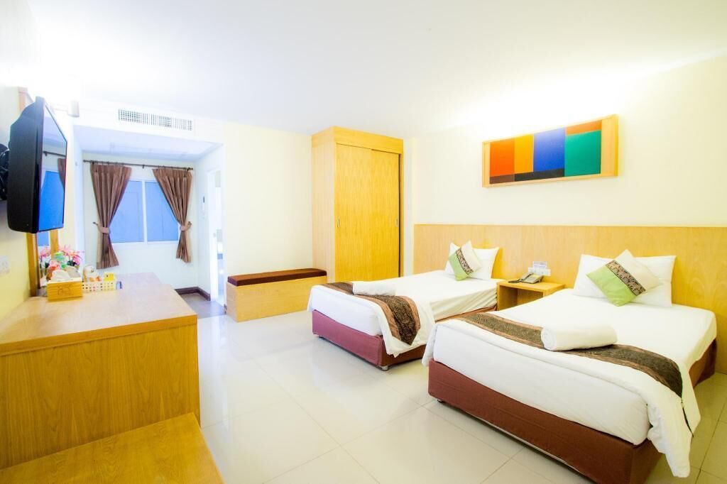 Minibar, escritorio, wifi gratis y ropa de cama 