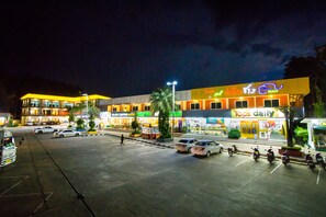 Front of property – evening/night - The Lephant Hotel (Phunphin)
