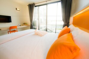 Standard Double Room | Minibar, desk, free WiFi, bed sheets - The Lephant Hotel (Phunphin)