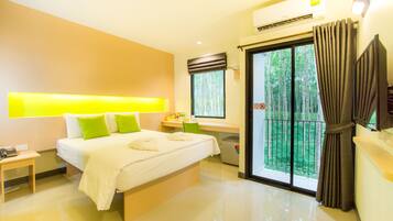 Minibar, escritorio, wifi gratis y ropa de cama