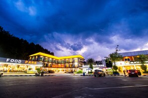 Front of property - evening/night - The Lephant Hotel (Phunphin)