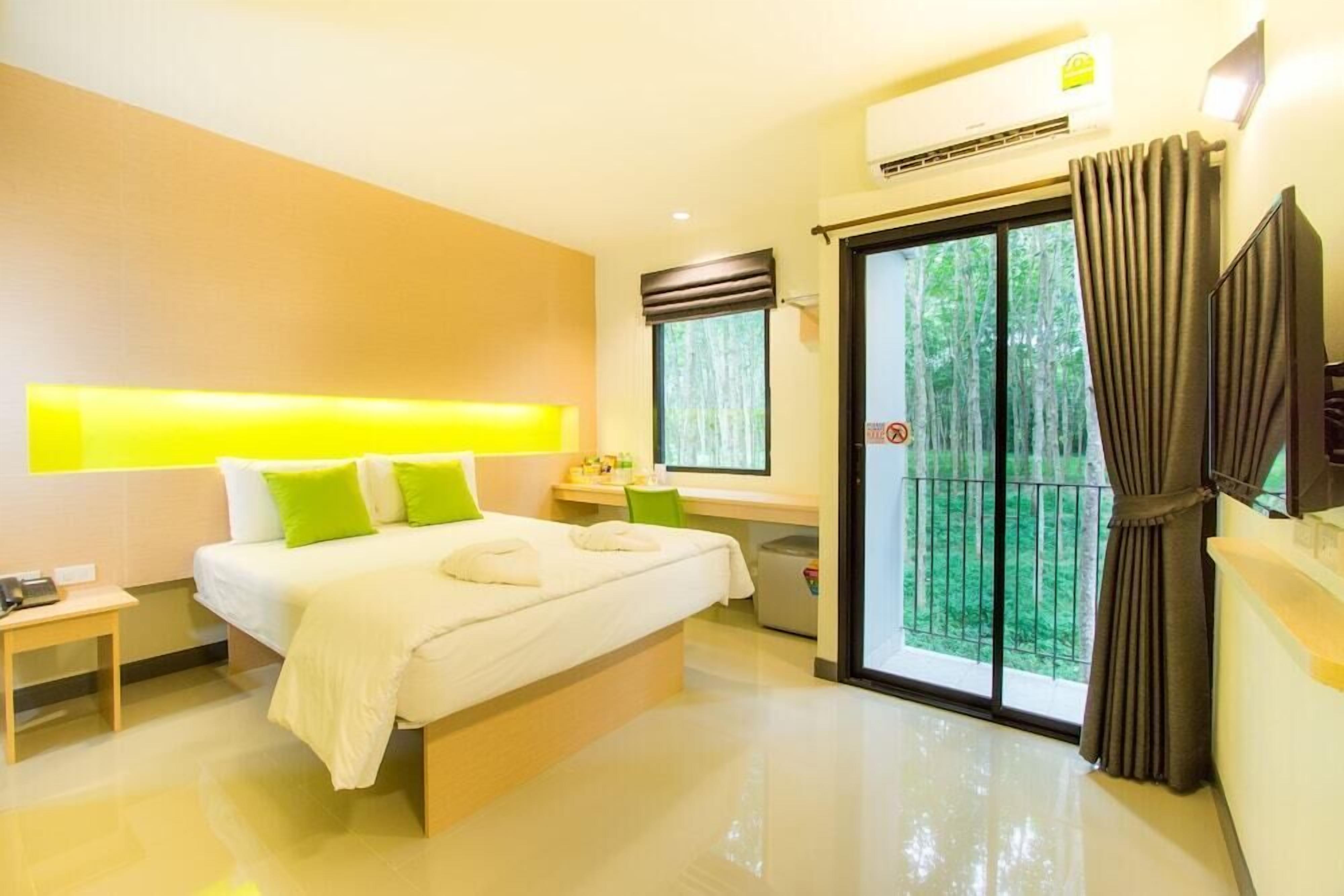 Minibar, escritorio, wifi gratis y ropa de cama 