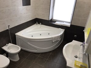 Suite | Whirlwanne