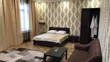 Suite | Meja, kalis bunyi, seterika/papan seterika, katil lipat simpan/tambahan