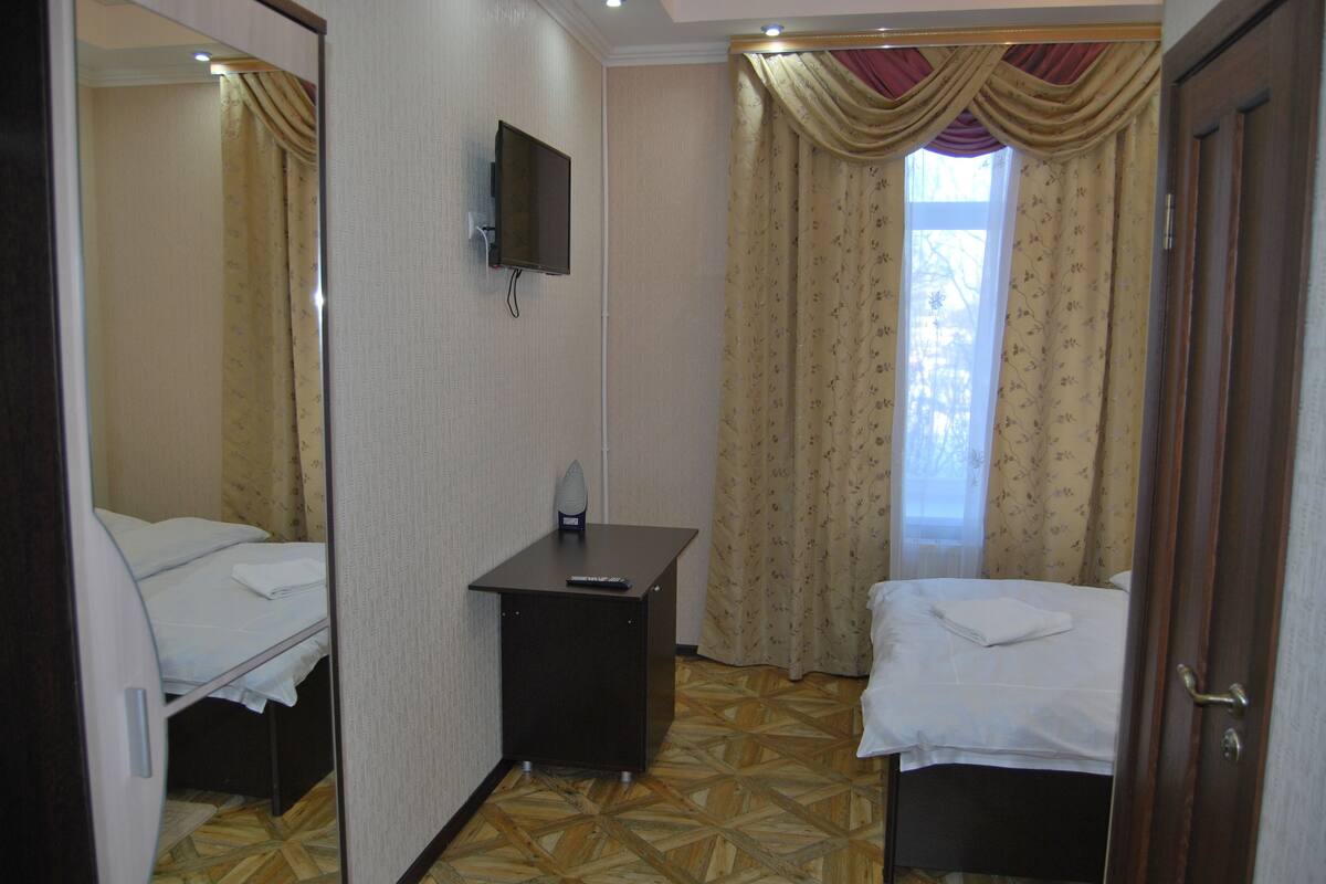 Comfort Double Room | Desk, soundproofing, iron/ironing board, rollaway beds