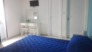 Desk, iron/ironing board, free WiFi, bed sheets - Barnet House Lamezia (Lamezia Terme)