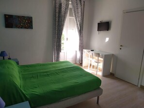 Desk, iron/ironing board, free WiFi, bed sheets - Barnet House Lamezia (Lamezia Terme)
