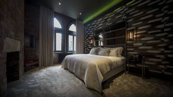 Emmanuel - Two Bedroom Apartment with Balcony and Hot Tub | Egyptian cotton sheets, premium bedding, pillow-top beds, minibar