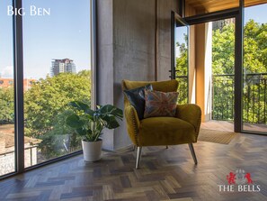 Big Ben - Two Bedroom Penthouse Suite with Balconies | Living room