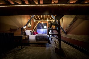 Big Ben - Two Bedroom Penthouse Suite with Balconies